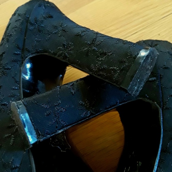 Yves Saint Laurent Slides - Picture 6 of 7